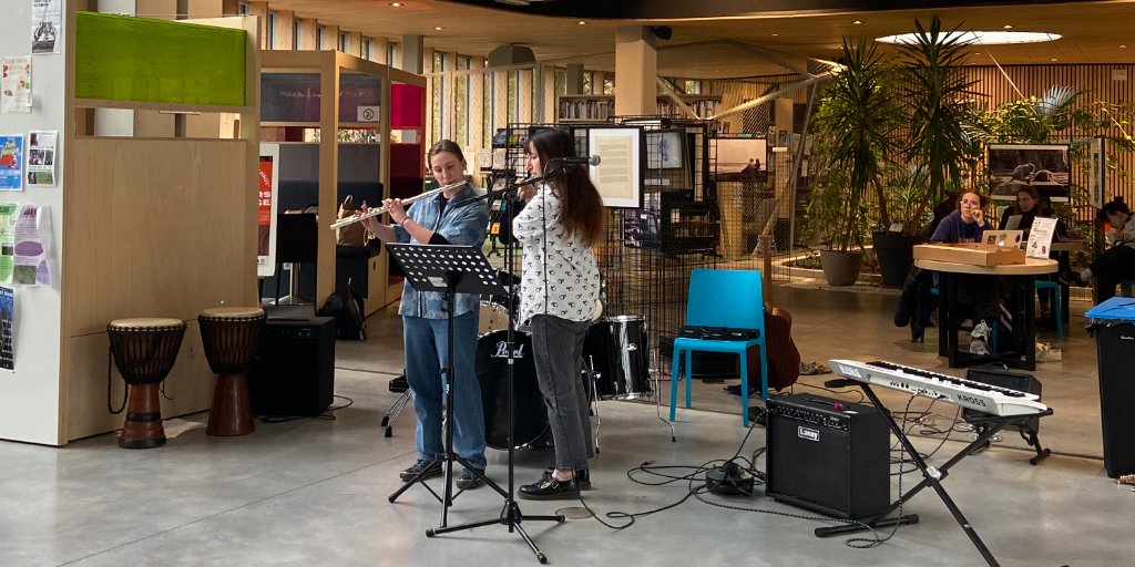 🎤 Concert de Noël à l'ISTOM

Aujourd'hui, l'association étudiante Smekta Tourista Orchestra organisait un 𝐜𝐨𝐧𝐜𝐞𝐫𝐭 𝐝𝐞 𝐍𝐨𝐞̈𝐥. Chansons, musiques et chorégraphies étaient au rendez-vous.  🎶

#istom #concert