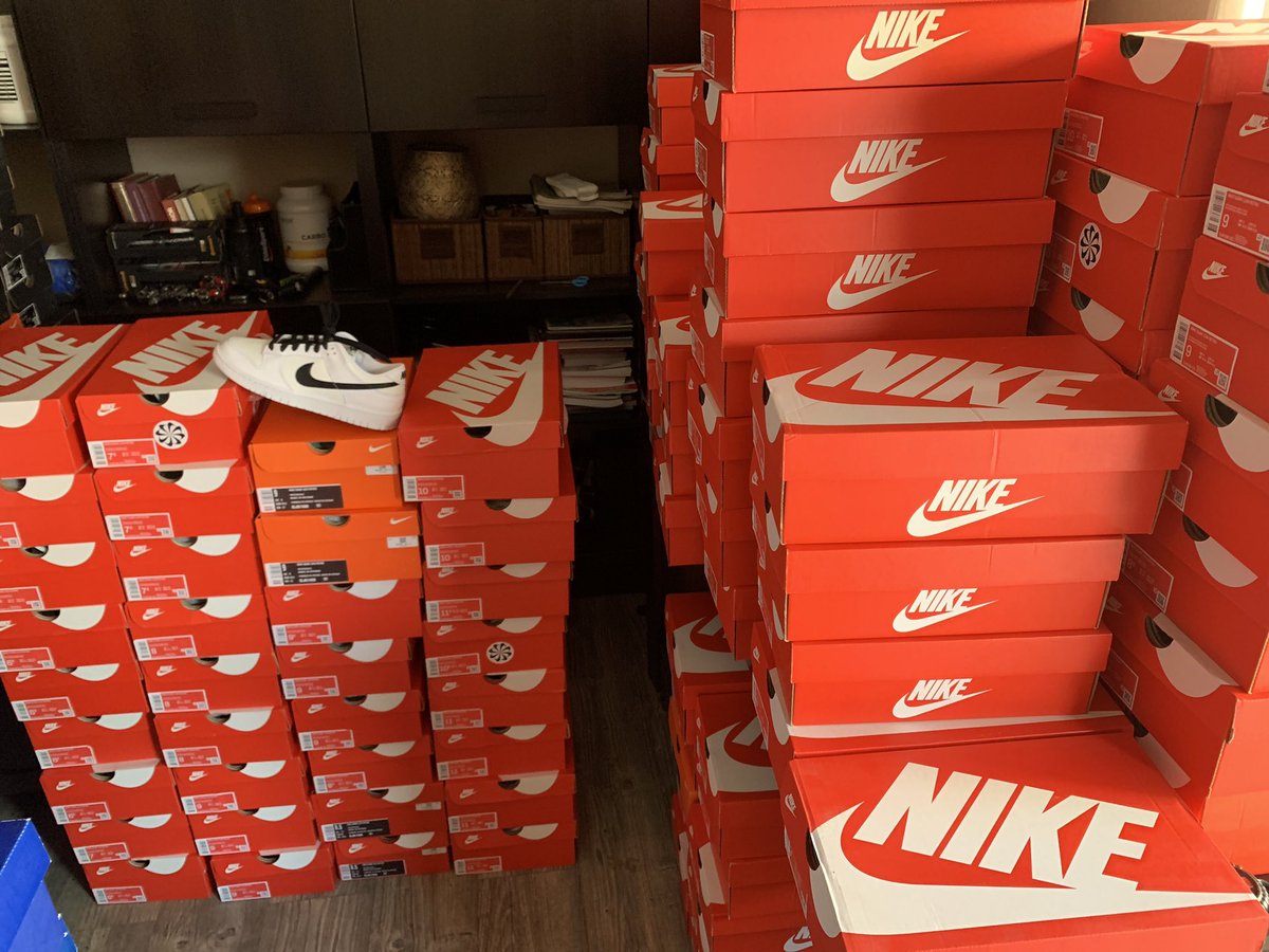 100+ reverse panda dunks 
Thx to <a href="/FunlopAIO/">FunlopAIO</a>. The best out there.