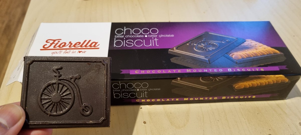 Anupom1980's tweet photo. @theJeremyVine @JeremyVineOn5 Why do these knock off choco liebniz remind me of you? #pennyfarthing #knockoffbiscuits https://t.co/sdx0olmkZt