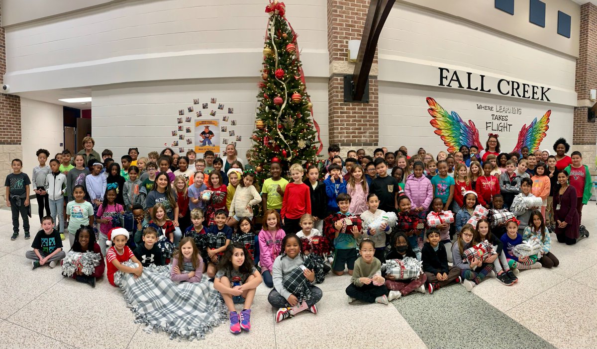 Third graders created 19 blankets for the homeless. Students integrated math and literacy skills. They discussed length, width, and used measurement skills. They integrated reading and writing by researching different ways to help the community. #PBL