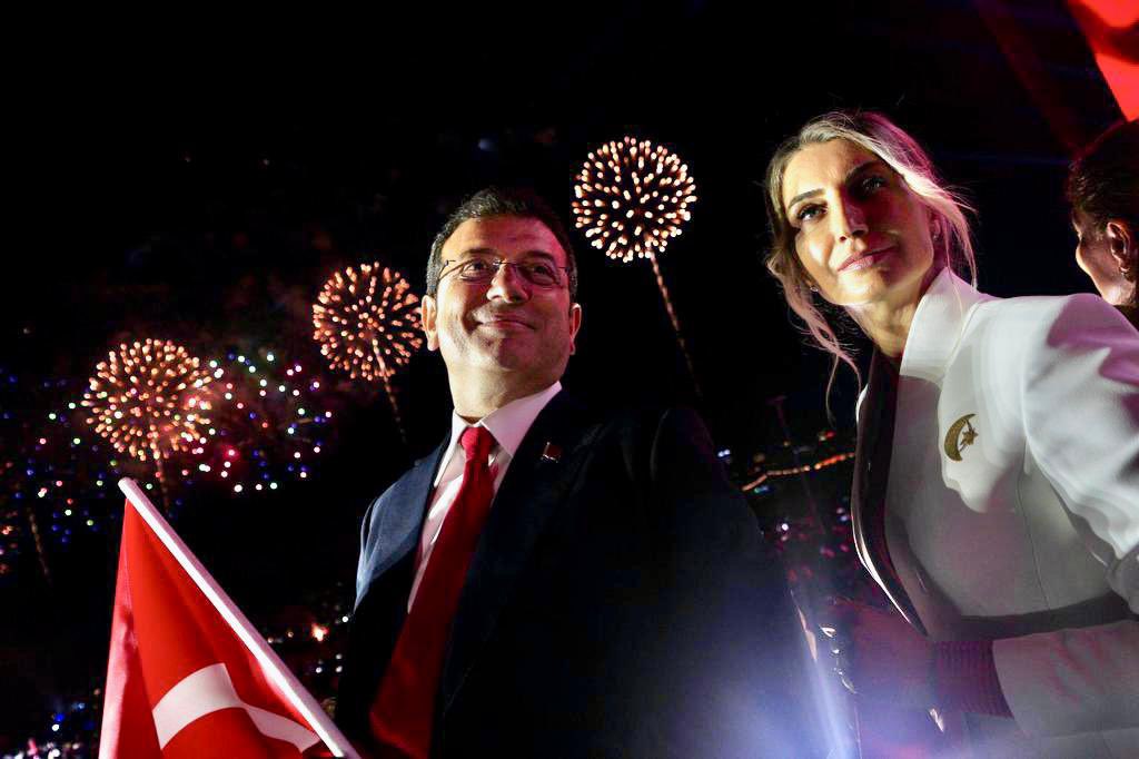 “Önemli olan iktidarda değil, itibarda kalmaktır.” İsmet İnönü

Allah kimseyi insanlığını sorgulattıracak duruma düşürmesin…