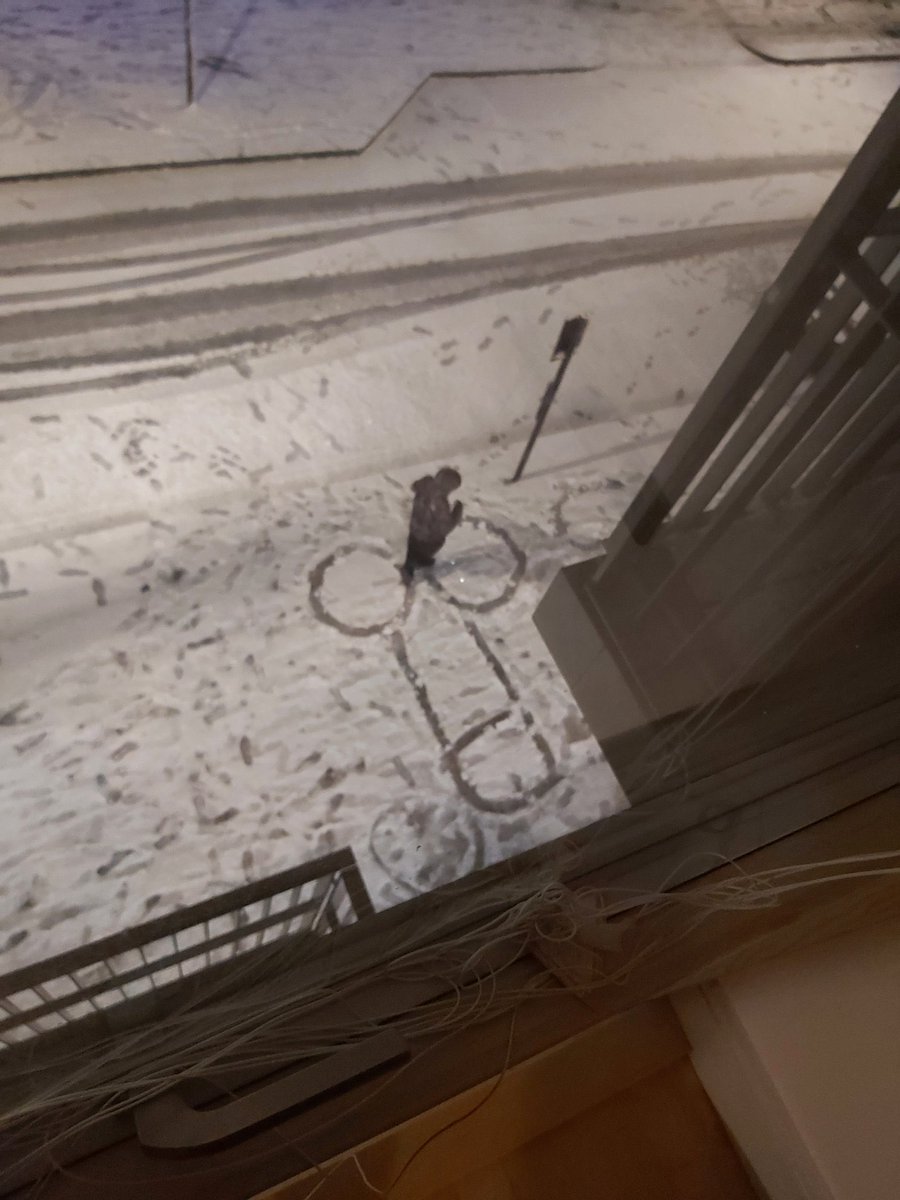 No Context Brits tweet media