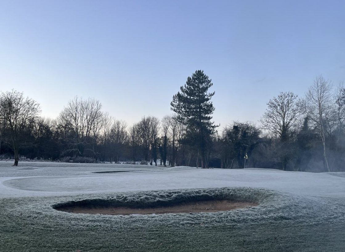 ⛳️… Course update⛔️CLOSED⛔️ 

Greens running at 32 on the stimp⚡️❄️☀️&amp; it remains very icy in sheltered areas! 

Even with todays improved temperatures we are still rock solid, fingers crossed for the weekend🤞🏼
