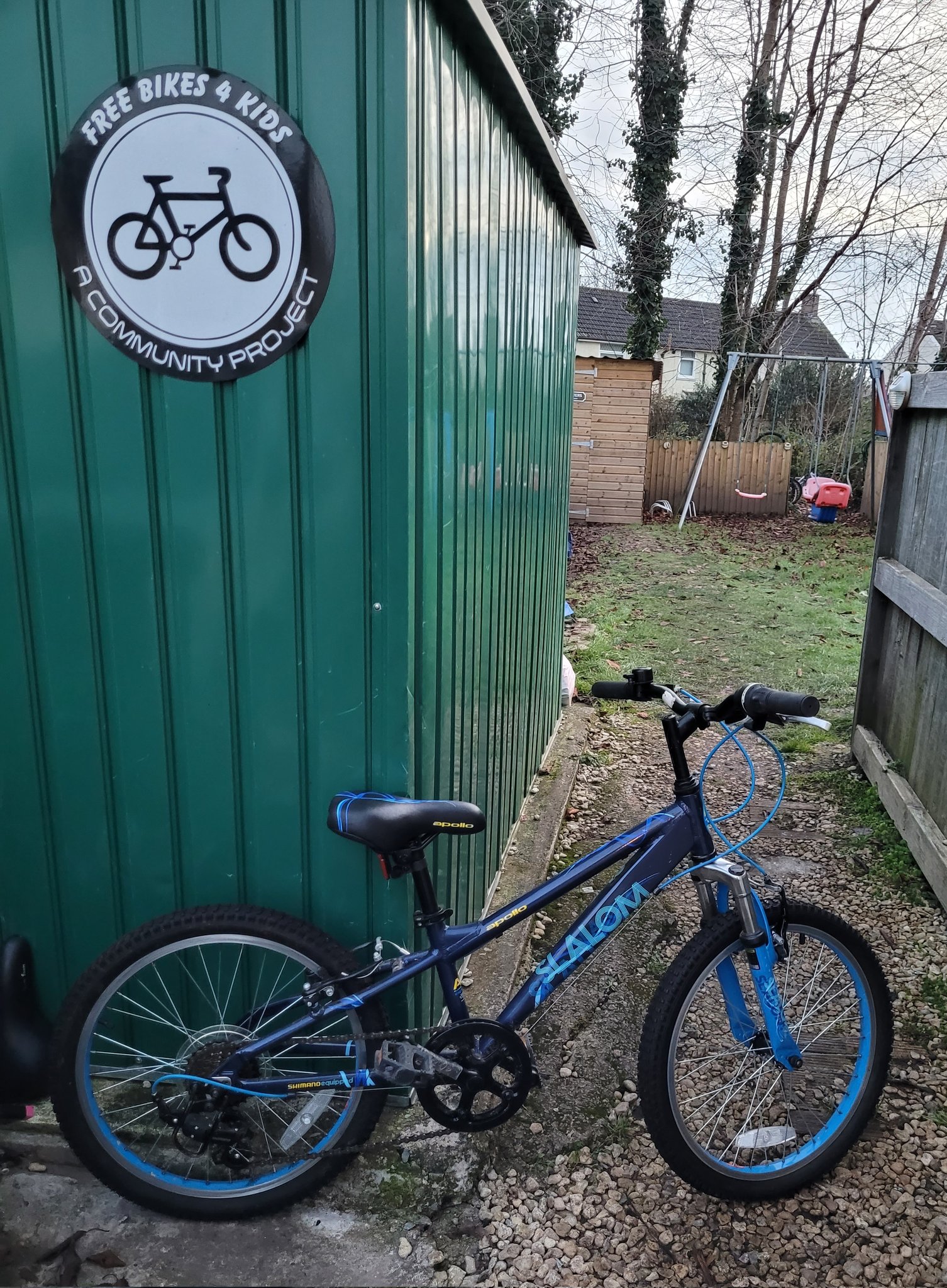 Apollo slalom cheap junior mountain bike