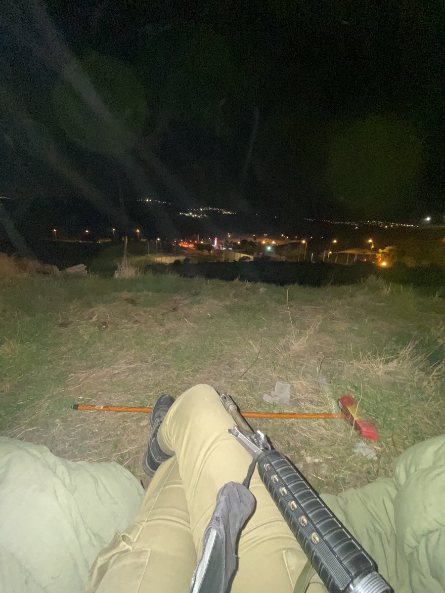 TaiShimony's tweet photo. בשמירות אני מרגישה הכי מבצעית, כל הזמן מדמיינת בראשי אירועים פחעים ואיך אני פותרת הכל בעזרת יכולות הקליעה המעולות שלי https://t.co/CeXFXEfQX7