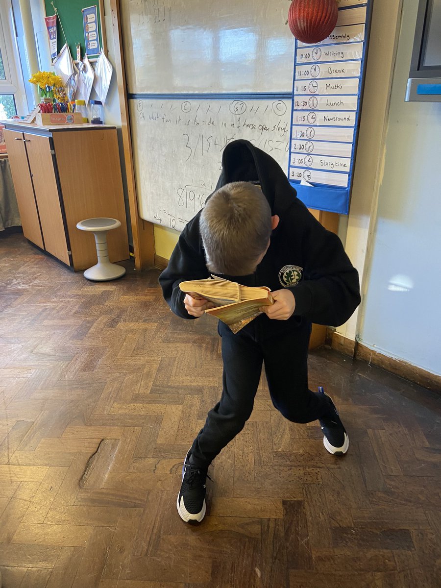 KateFinnigan22's tweet photo. Year 5 had fun today trying to pull apart two books held together by friction @SummerhillL31 #summerhillscience https://t.co/d6HlZw0bCY