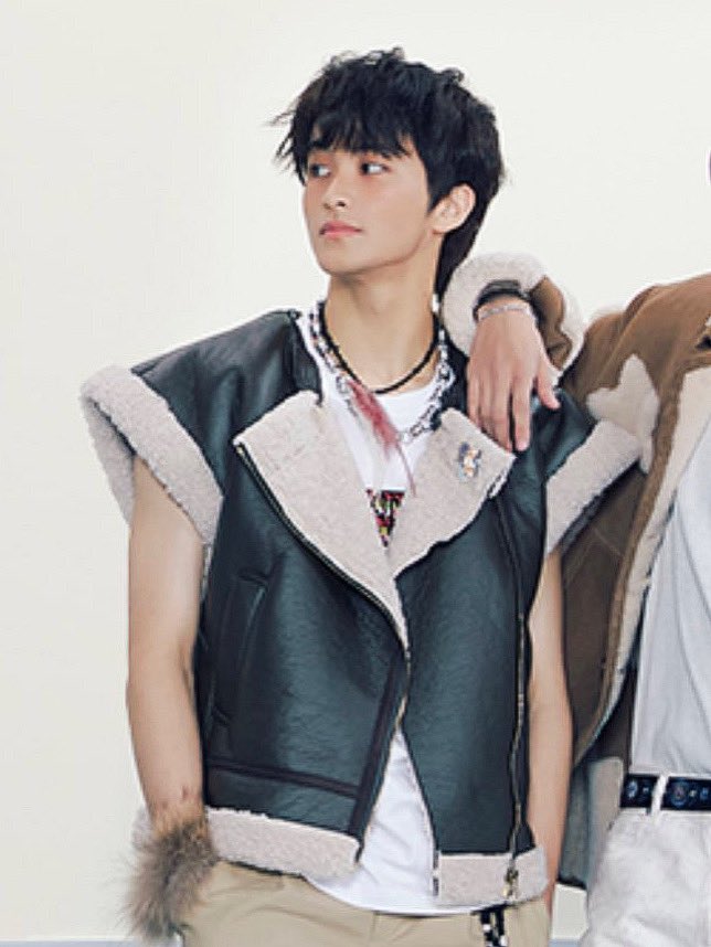 mvrkstarboy's tweet photo. he's so handsome https://t.co/U7J0xItPfZ