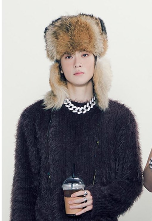 _technolily's tweet image. 首から下(手持ちのコーヒーも含む)がわりと普段のジェヒョンくんみあるアイテム選びなのが尚のことツボに入る可愛すぎ