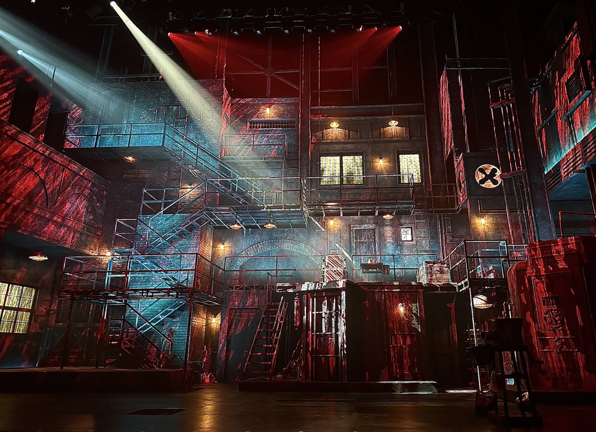 피 흘리는 무대가 너ㅏ무 좋음....,..,,,