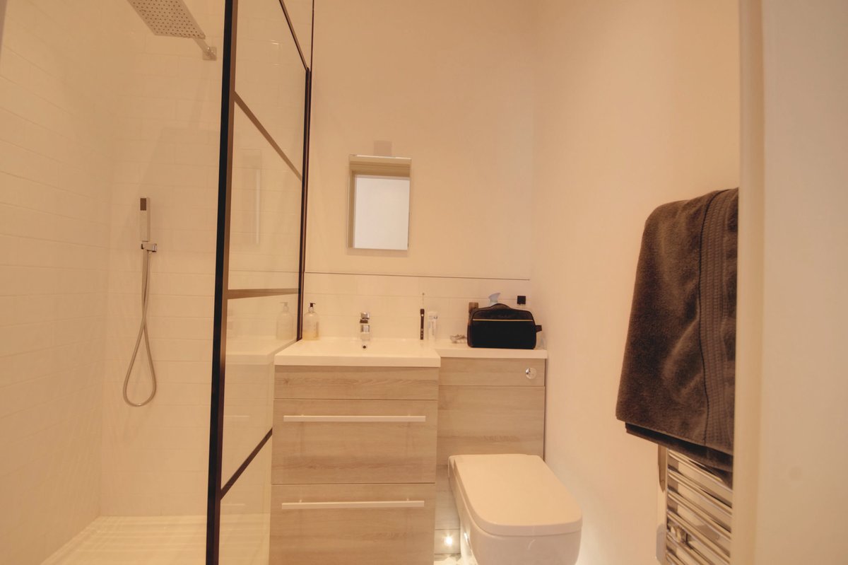 Lettings Instruction - 📍 Montpellier, Cheltenham

£1,695 per calendar month

Raised ground floor apartment | furnished | 2 bedrooms | 2 bathrooms | open plan kitchen / dining / sitting room | communal gardens | off road parking 

#cheltenham #gloucestershire #cotswolds  #rental