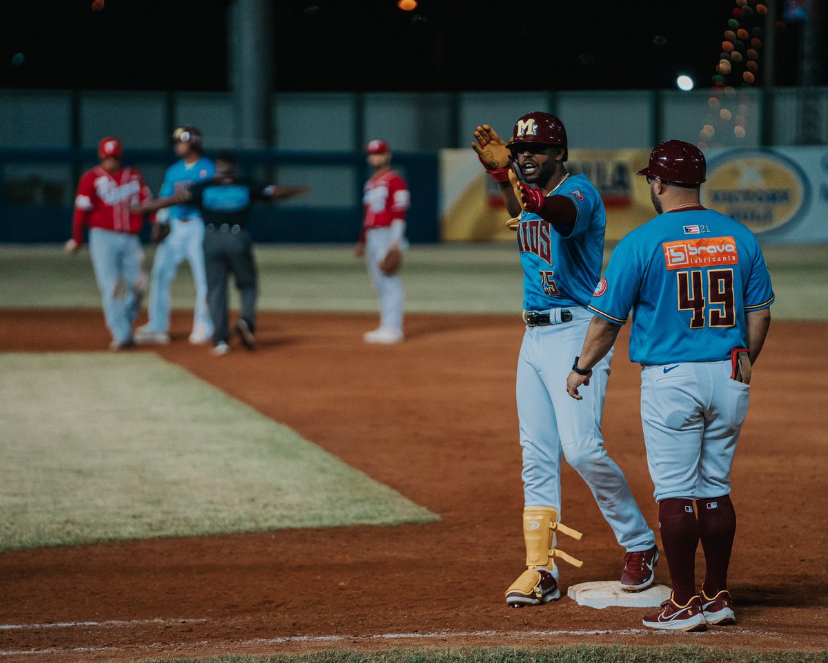 Disfrute de algunas imágenes de la noche Hospital de la Concepción en San Germán, donde nuestros Indios salieron victoriosos. 🎆⚾️

📸 <a href="/EdGirald/">eGirald 💻</a> 

#SomosLaTribu #IndiosMayaguez #LBPRC #COPAHumana #LaInvernal #SomosOeste #Rumboal19 #PuertoRico