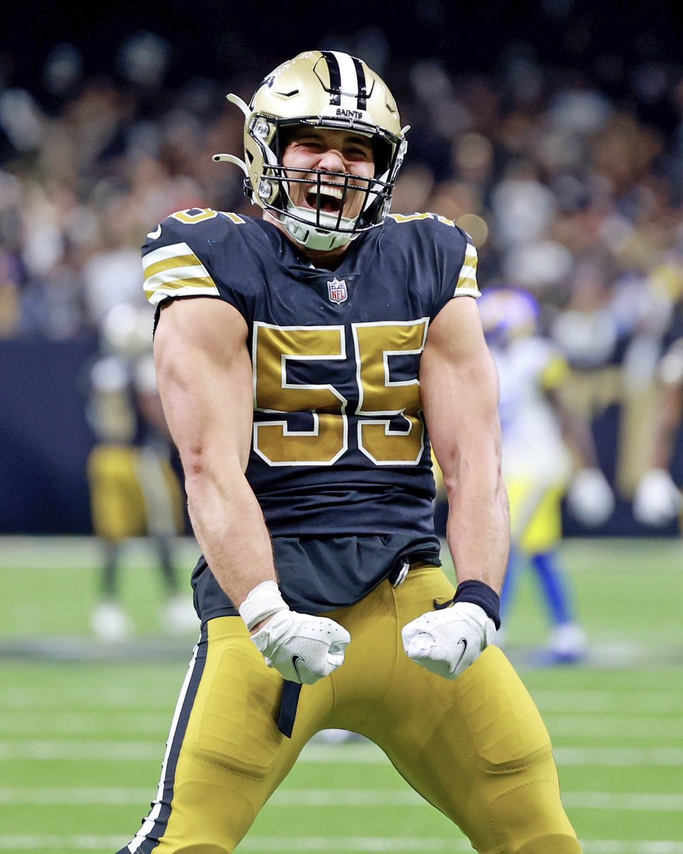 Saints's tweet photo. RT RT RT to send our dawgs in the middle to the Pro Bowl‼️

⚜️ Kaden Elliss at 4️⃣
⚜️ Demario Davis at 8️⃣

#ProBowlVote https://t.co/HOb5Ba2gZo