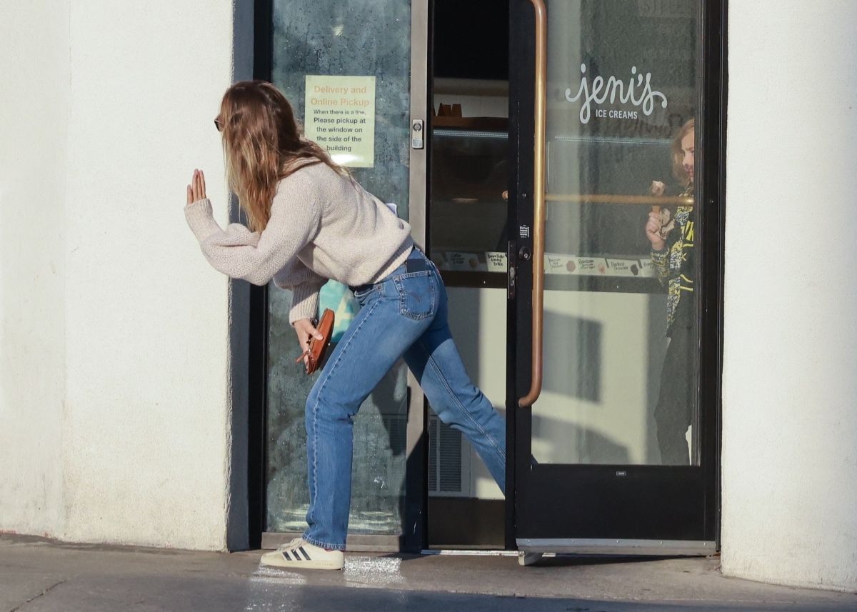 Harry Styles, Olivia Wilde updates🍋🍋 tweet media