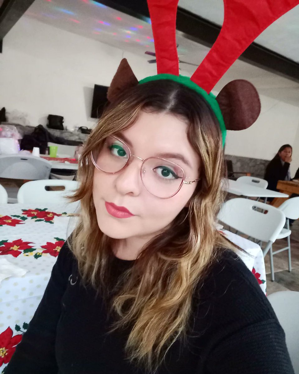 SarahJaeger23's tweet photo. Cómo los que me puso mi ex 🦌 https://t.co/IFArX7g9MG