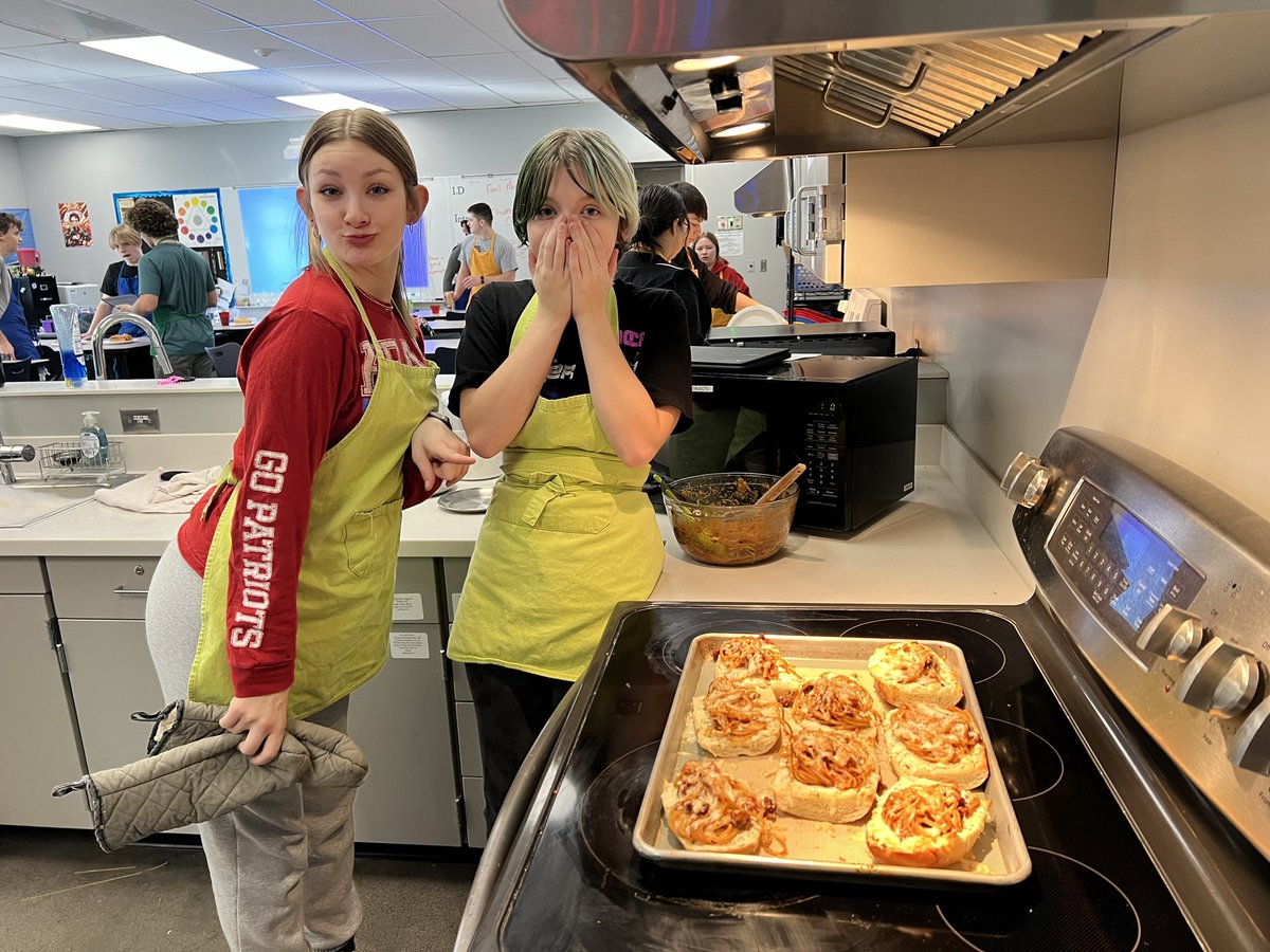 MegKeeney's tweet photo. Thank you @MrA_THS for letting me be a judge for your “Chopped” inspired cooking final! #stayTRU #isdstrong 🍝 https://t.co/sOnAsnfp3L