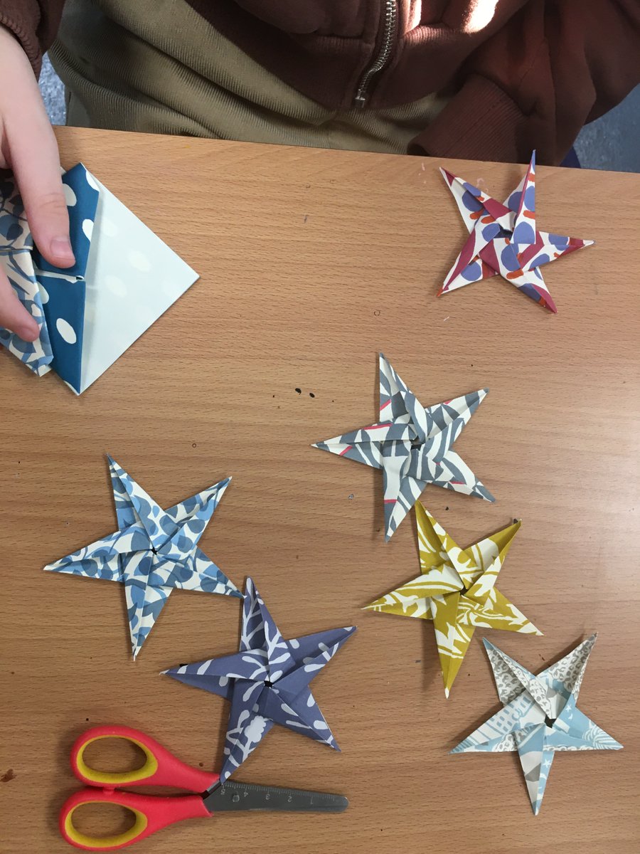 BOMlab's tweet photo. On our last workshop for this term @JBA_Live, we have created our final pieces of fluid art & made very festive origami Christmas stars. With thanks to All Age Autism and @landaulimited for supporting our #BlueprintForLife programme for autistic children. @_artmap @SouthsideDist https://t.co/Hu6gm2RONy