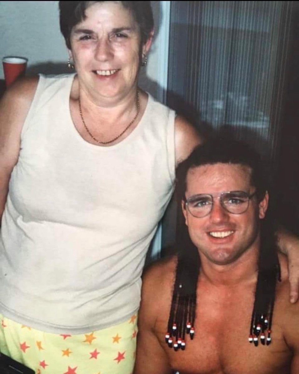 _daveyboysmith's tweet photo. Happy belated heavenly Birthday to my nana Joyce Smith, (Davey’s mom) who’s birthday was on December 12th. Her and my dad were best friends. He loved his mom so much🇬🇧❤️ https://t.co/6OYI87BhlY