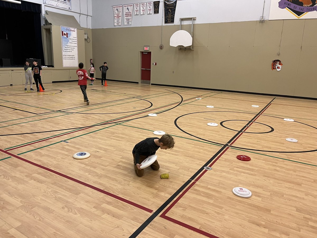 KRLGilbert's tweet photo. Day 3 of Active Countdown to Christmas! @schoolsportsnl @SWATigers https://t.co/r6RzhgTEDd