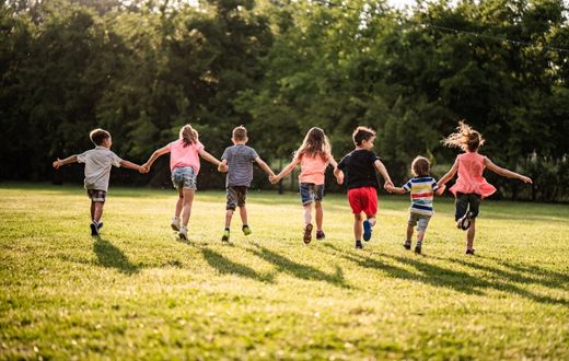 Wunderbar! Der #Ständerat sagt JA zur Einführung des Rechts auf gewaltfreie Erziehung im ZGB! Endlich wird dieses elementare Recht aus der #UNKinderrechtskonvention verwirklicht! #Kindesschutz <a href="/BulliardMarbach/">Christine Bulliard-Marbach</a> <a href="/yferi/">Yvonne Feri</a> 
Medienmitteilung: bit.ly/3UZ2Chc