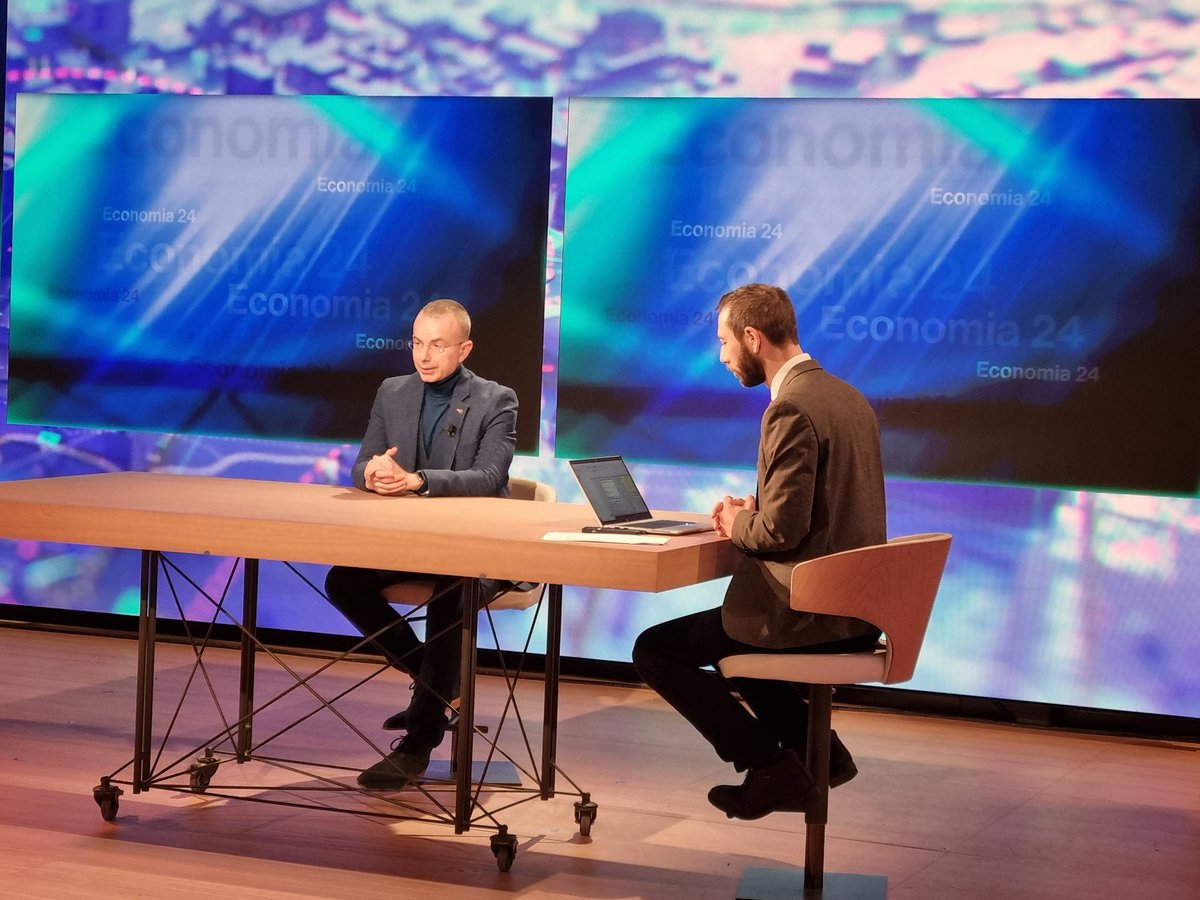 "La #manovra non va nella direzione dell' #Industria e del #lavoro che devono essere al centro dell'agenda politica del #Governo per garantire #competitivitá al nostro Sistema Paese" <a href="/ste_franchi/">Stefano Franchi</a> <a href="/RaiNews/">RaiNews</a> #RaiNews24 #Economia24

📺Segui la diretta 
👉 bit.ly/3rAtHLX