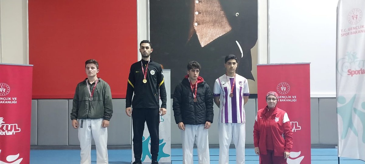 ErsinSehit's tweet photo. Okulumuz öğrencilerinden Ömer Faruk Karlıdağ Ankara il Karate kumite müsabakalarını 2. olarak tamamlayıp grup müsabakalarına katılmaya hak kazanmıştır. Öğrencimizi tebrik ederiz. https://t.co/ko64Lbj237
