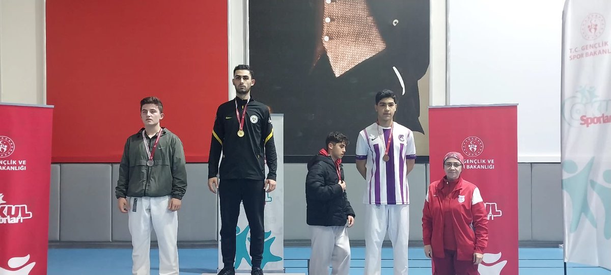 ErsinSehit's tweet photo. Okulumuz öğrencilerinden Ömer Faruk Karlıdağ Ankara il Karate kumite müsabakalarını 2. olarak tamamlayıp grup müsabakalarına katılmaya hak kazanmıştır. Öğrencimizi tebrik ederiz. https://t.co/ko64Lbj237