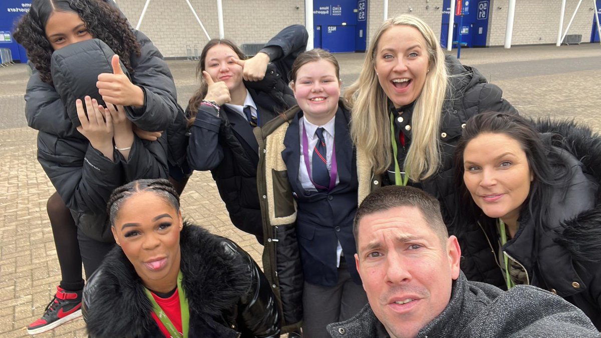 OMA_Grove's tweet photo. WHAT A DAY! The whole Grove went out on a treasure hunt around the city (some were slightly more camera shy than others, but we were all there!) 
We’re really proud of our young people, what a team we are! Amazing memories were made today 😊 https://t.co/QcpbErrbta