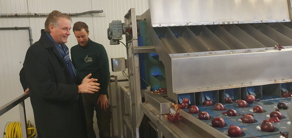 HNederpelt's tweet photo. Op werkbezoek bij Joop en Tim Groot van JTD Onions in Oostwoud. Jonge ondernemers met de ambitie om te groeien. In het gesprek  aandacht voor het verder verduurzamen van het bedrijf  door onder andere de wens om kleine windmolens te kunnen plaatsen en zelfvoorzienend te worden. https://t.co/54diu2pbbO