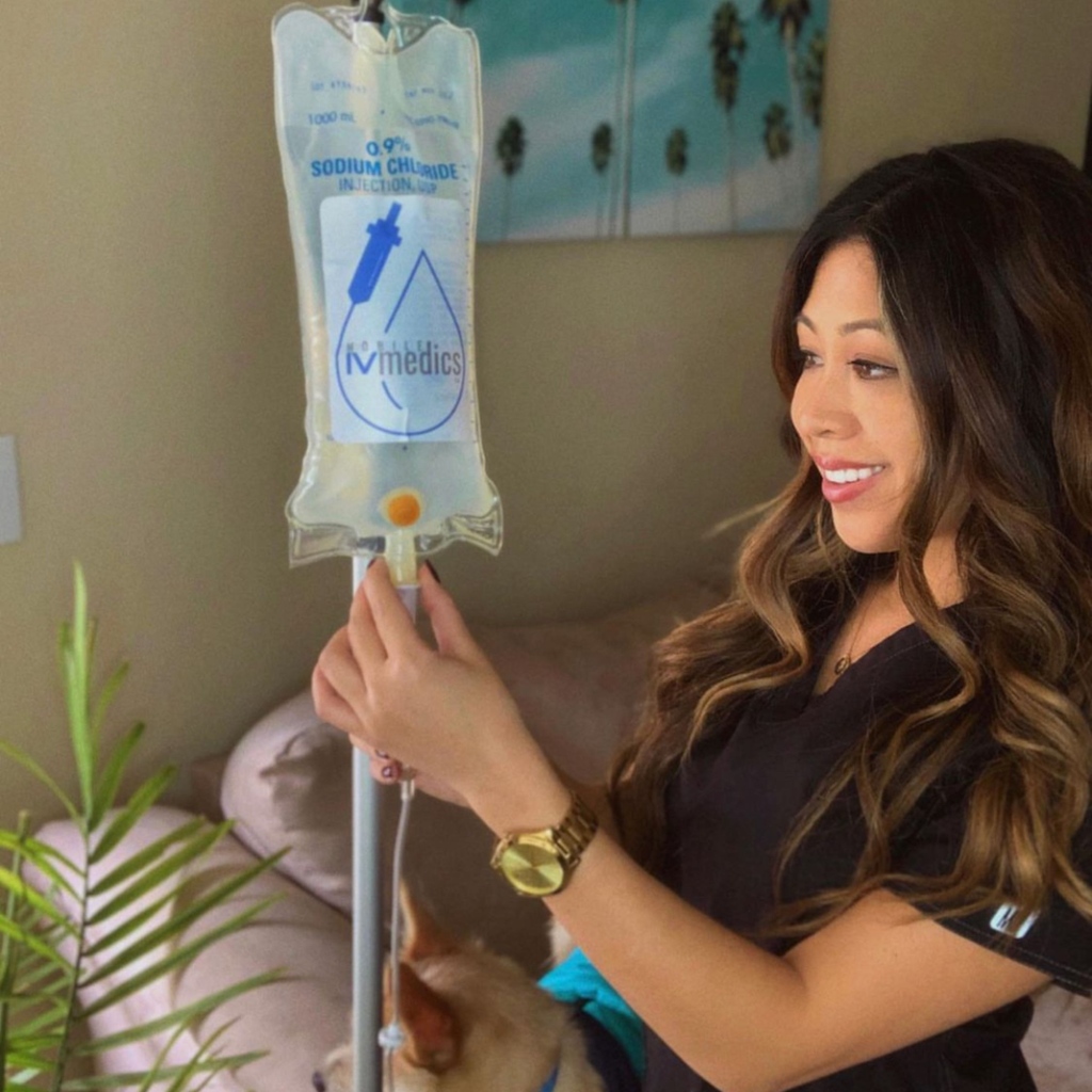 MobileIVMedics's tweet photo. The perfect recharge! 🔋

The benefits of IV Vitamin Therapy include 100% vitamin absorption, restores hydration, detoxifies the body, supports immune systems, helps energy levels, and so much more! 💧⁠ https://t.co/j0MViw8nJI