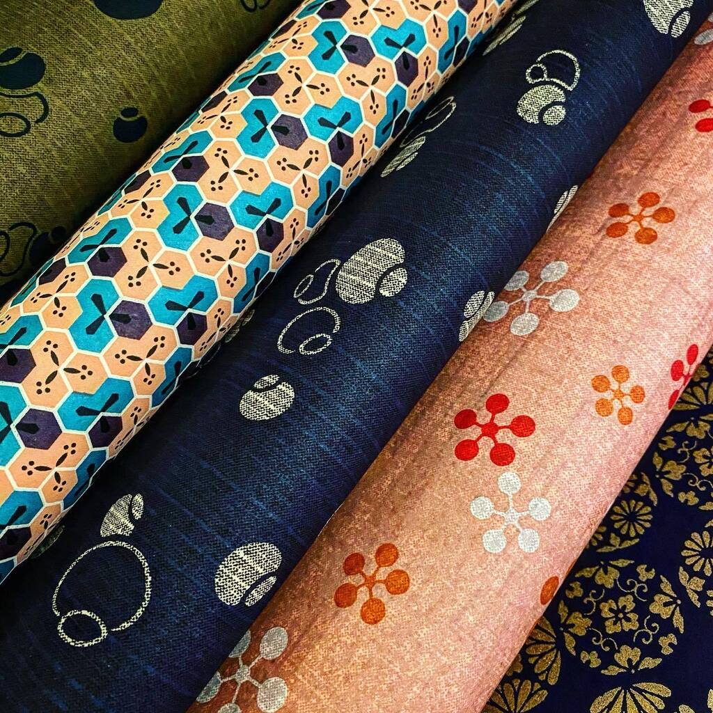 ollilypaperware's tweet photo. More new handmade paper with screenprint!

https://t.co/ccXv4XXj6U

#japanese #paper #japanpaper #japanesepaper #chiyogami #yuzen #yuzenpaper #chiyogamipaper #japan #screenprint #origami #material #diy #diymaterials #doityourself #bookbinding #ollilypap… https://t.co/Ti5ZKMLc2M https://t.co/gVryH6uoeo