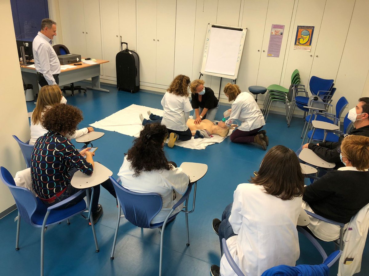 ❤️🩺Los profesionales del centro de Salud Totana Sur del <a href="/Area3Lorca/">Area 3 Salud Lorca</a> han recibido hoy la clase práctica sobre soporte vital básico y el uso del desfibrilador externo automático (DEA). 

✏️Una formación que en 2023 se llevará a cabo en todos los centros de Salud del área de Lorca.