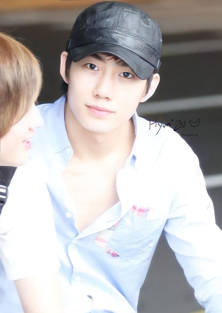 chocopuppy_109's tweet photo. 110819 ์ธ์ฒ๊ณตํญ ๊ฑด์ด
์ฒญ์ํ ์ผ๊ตด๊ณผ ์ ์ฐฉ๋ชจ์์ ๋จ์ถ๋ฅผ ์ธ๊ฐ๋ ํธ๋ฅธ ์
์ธ ๐๐
#์์ฐํ #SonWooHyeon #Xenos5 #Ghun https://t.co/BqQ9chtDbs