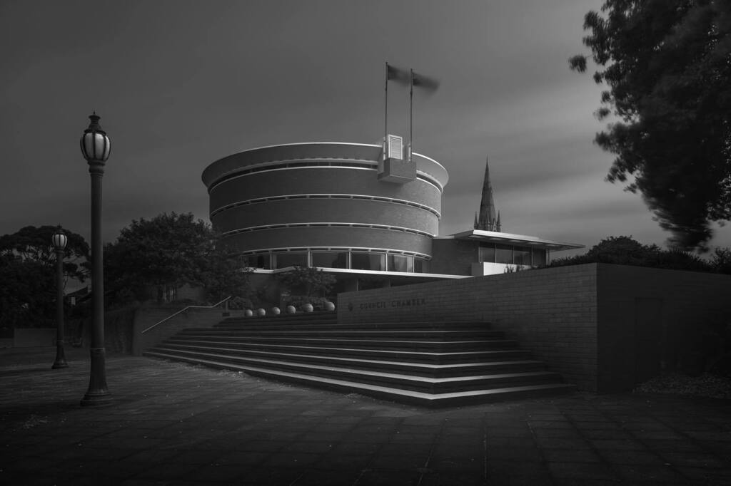 stevedayau's tweet photo. The former Brighton Municipal Offices in Melbourne built in 1960. It is now a local library.
.
#brightonmelbourne #brighton3186 #melbourne #melbournearchitecture #baysidecitycouncil #heritagearchitecture #fineart_architecture #1x #ndmagazine #melbourne_i… https://t.co/1Z22ydG8NZ https://t.co/4nUoVUopSi