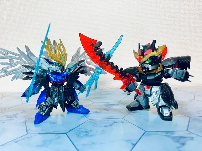 #最近作ったもの SD三国創傑伝董卓プロヴィデンスガンダム相手役として購入。ピンポイントで赤いパーツが使われてるのが意外なほど見劣りしない。顔の感じとサイズが昔買った鉄機武者をなんとなく思い出します。#ガンプラ #SDガンダム 