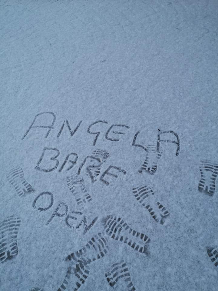 AngelaBare's tweet photo. York shop open. Boss lady didn't do the early morning car run due to some icy road conditions from Bridlington. Reinforcement staff now in place were open #postalstrike #RailStrikes #york #smallbusiness #defyingallodds just about ๐๐ https://t.co/7BpQsv1kqz