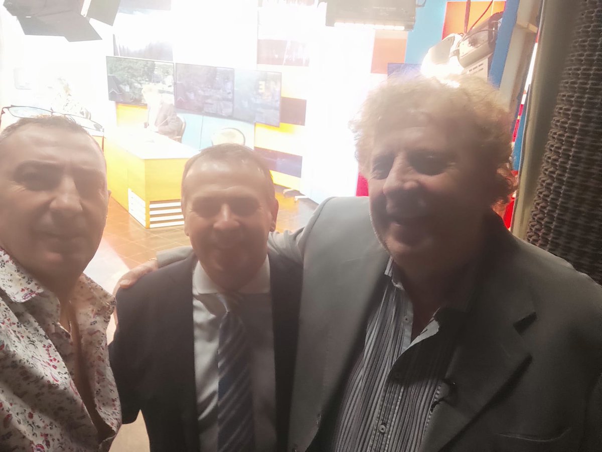 fuerzaauriazul2's tweet photo. Hoy nuestro Candidato a Presidente: Mario Coqui Moretti,@OkCoqui estuvo en @MExpressRosario en @SomosRosarioOK   junto a nuestro candidato a Secretario General: Fernando Cirimele @FCIRIMELE. Muchas Gracias Gabriel Maldonado por la nota. https://t.co/TwiKnJ7tpO
