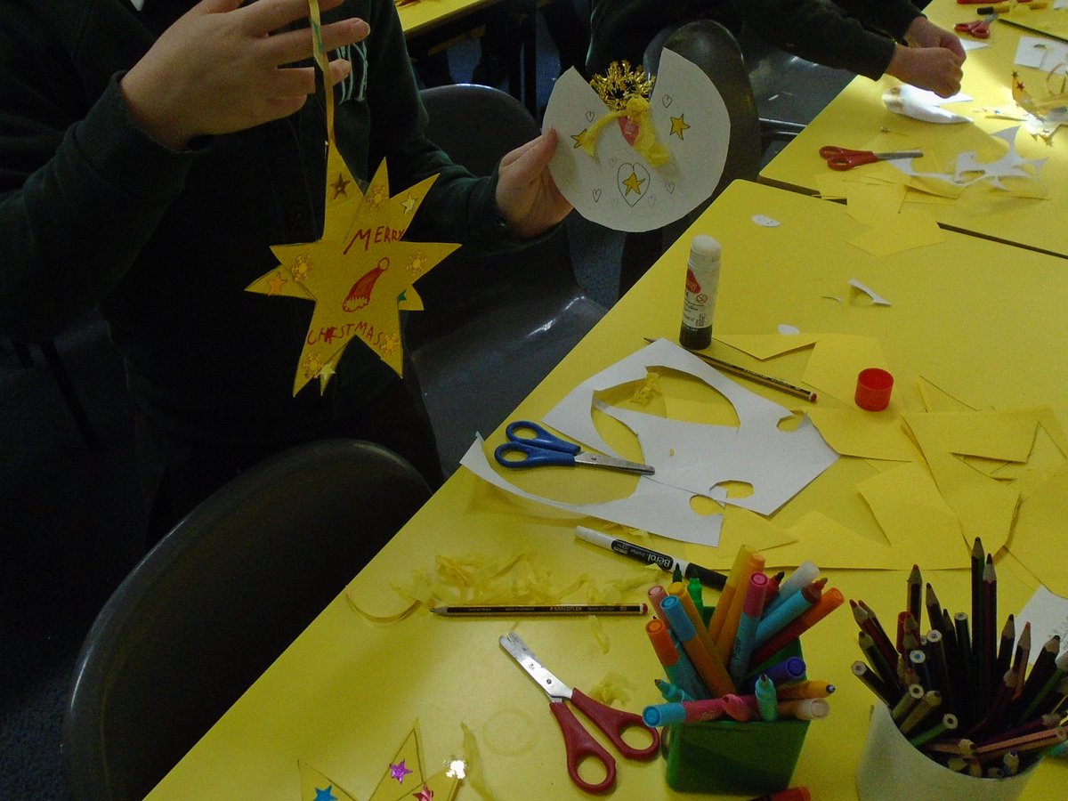 Christmas Making Day! Glitter, glue, sparkles, stars, angels, Christmas puddings and jumpers. Festive feeling in the air. 🎄🌟