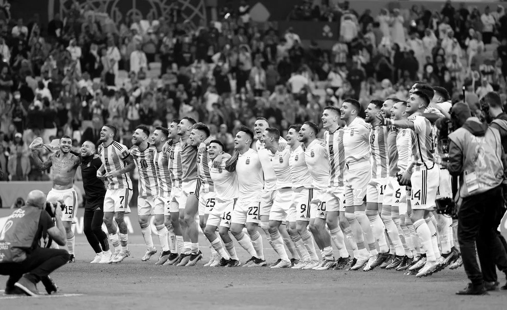 Preso de tu ilusión vas
a bailar, a bailar, bailar.

Solari-Beilinson