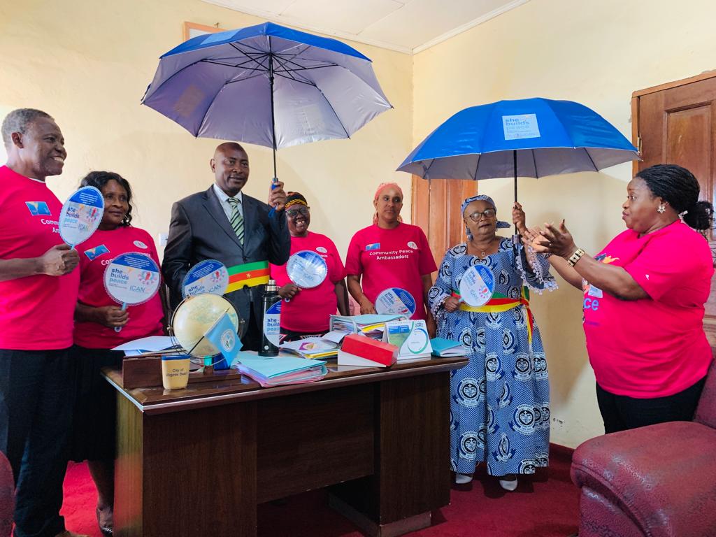 cageadOrg's tweet photo. #SheBuildsPeaceCampaign Thank U Mayor Fongu Cletus. Our Advocacy efforts yielding fruits. The Mayor of Bda III Council  commits to integrate, protect and support  community peace ambassadors in his Municipality. @whatthewomensay @WPSFocalPoints @sanambna @Snwot4 @peacemakersnetw https://t.co/Q2y6EKhm28