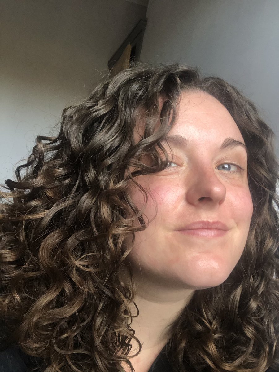 Oh she’s big curly today. I’m telling you, fellow curly girlies, <a href="/onlycurlslondon/">onlycurlslondon</a> is the only place to be. My hair has NEVER looked as good as it does right now, in its natural state 💕