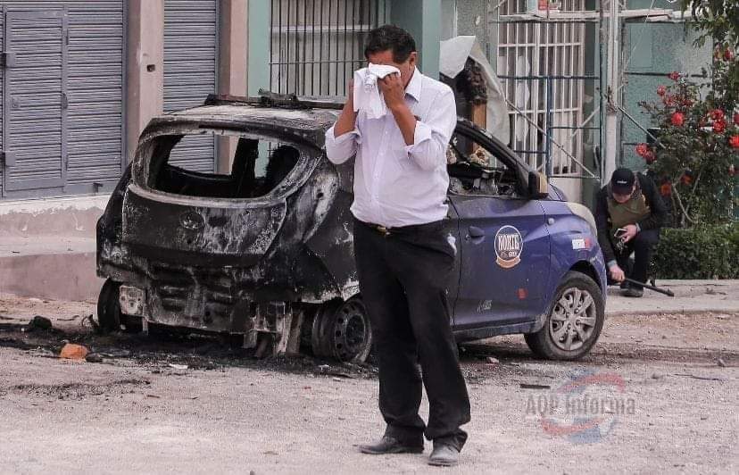 bustric's tweet photo. Si alguien puede ubicar al dueño del automóvil incendiado pacíficamente en ciudad municipal en Arequipa, por favor, pase la voz que un grupo de personas y yo queremos apoyarlo. Gracias. #Peru #Arequipa https://t.co/oGizVtQmq6