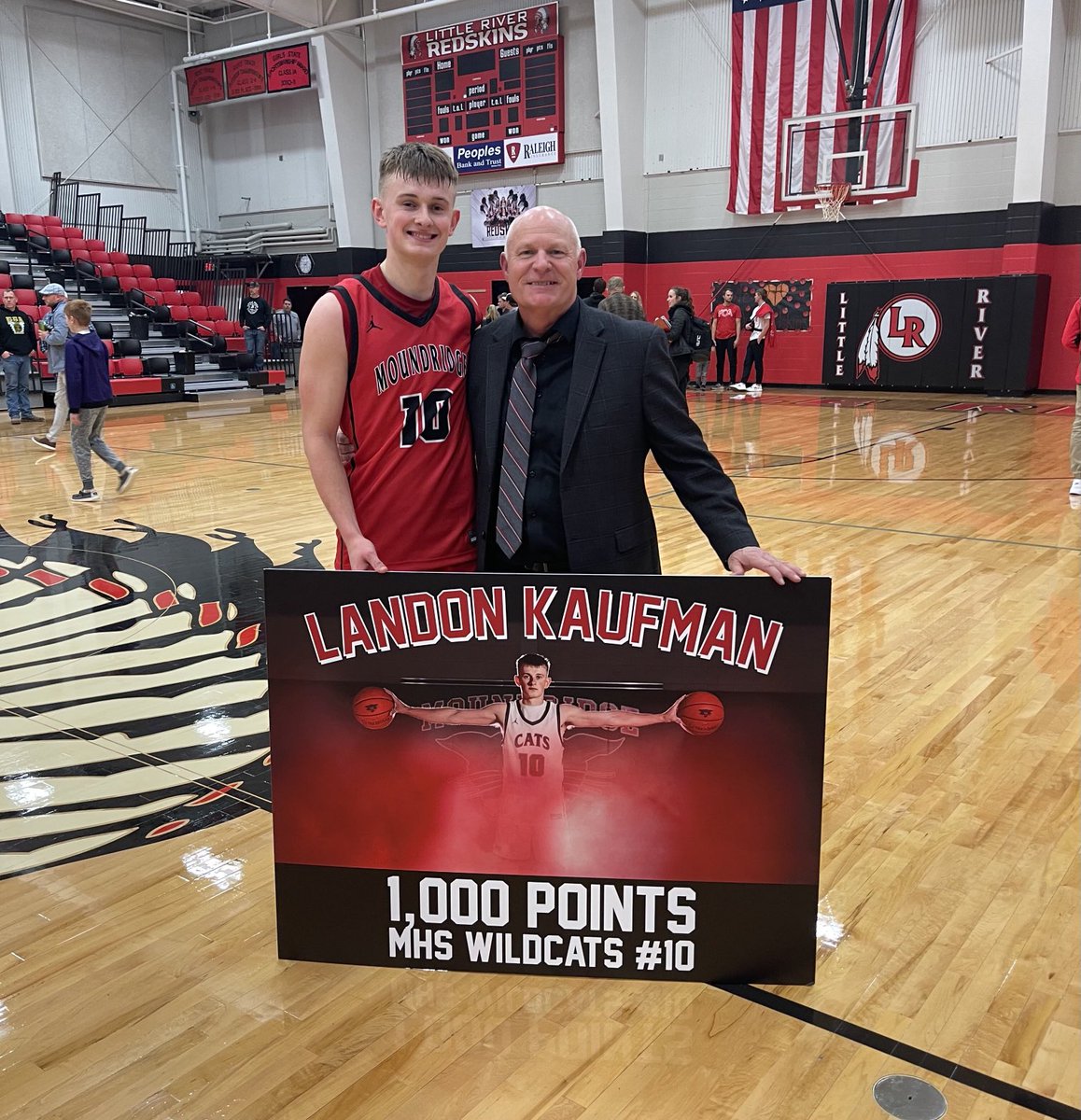 On the night Landon scores his 1,000th career point, he dishes out 12 assists 🏀👊🏻 #teamguy