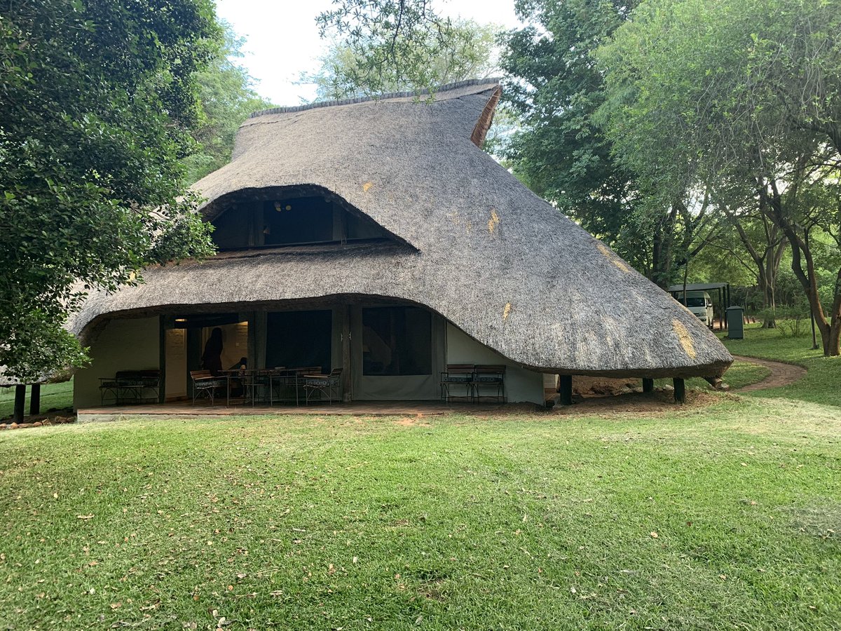 BigYouuttZim's tweet photo. Good day from the majestic Mosi -Oya-Tunya !
We are paying homage to our ancestors from this BEAUTIFUL area!
The old lady still thunders!
#MosiOyaTunya #Tonga
#SmokeThatThunders #VictoriaFalls #VisitZimbabwe #Zimbho https://t.co/XNfu9J7dts