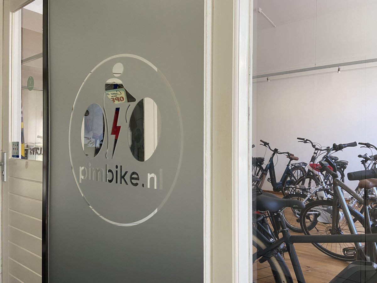 De eerste signing zit erop. Melkglas van @#drukkerijdekleijn Thanks!