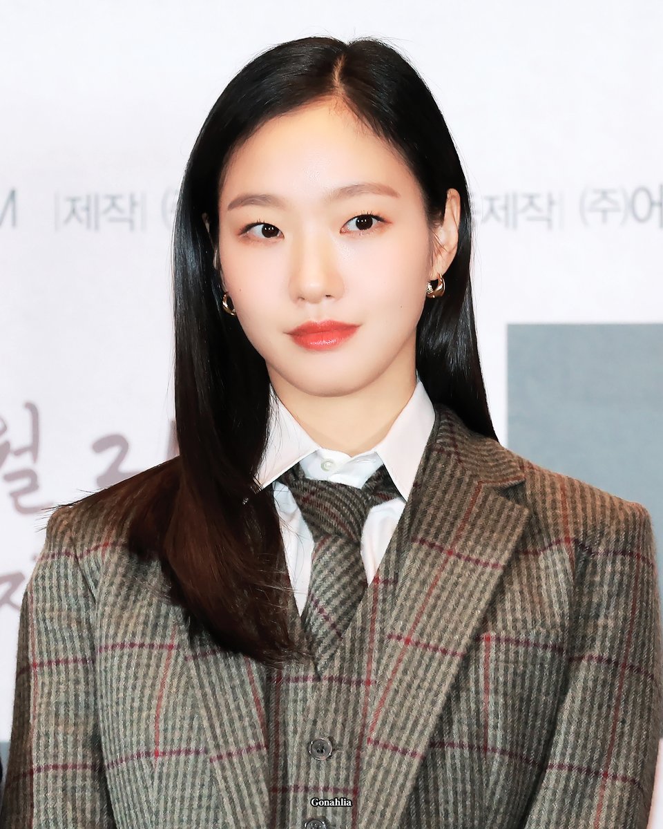 gonahlia's tweet photo. 221213 영웅 VIP 시사회
https://t.co/lF6T34lmDC

#김고은 #KimGoEun https://t.co/HGkgkBtQtZ