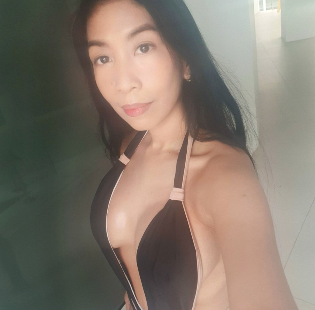 hamhamgirl's tweet photo. Blurry selfie https://t.co/jQtVcPJmDm