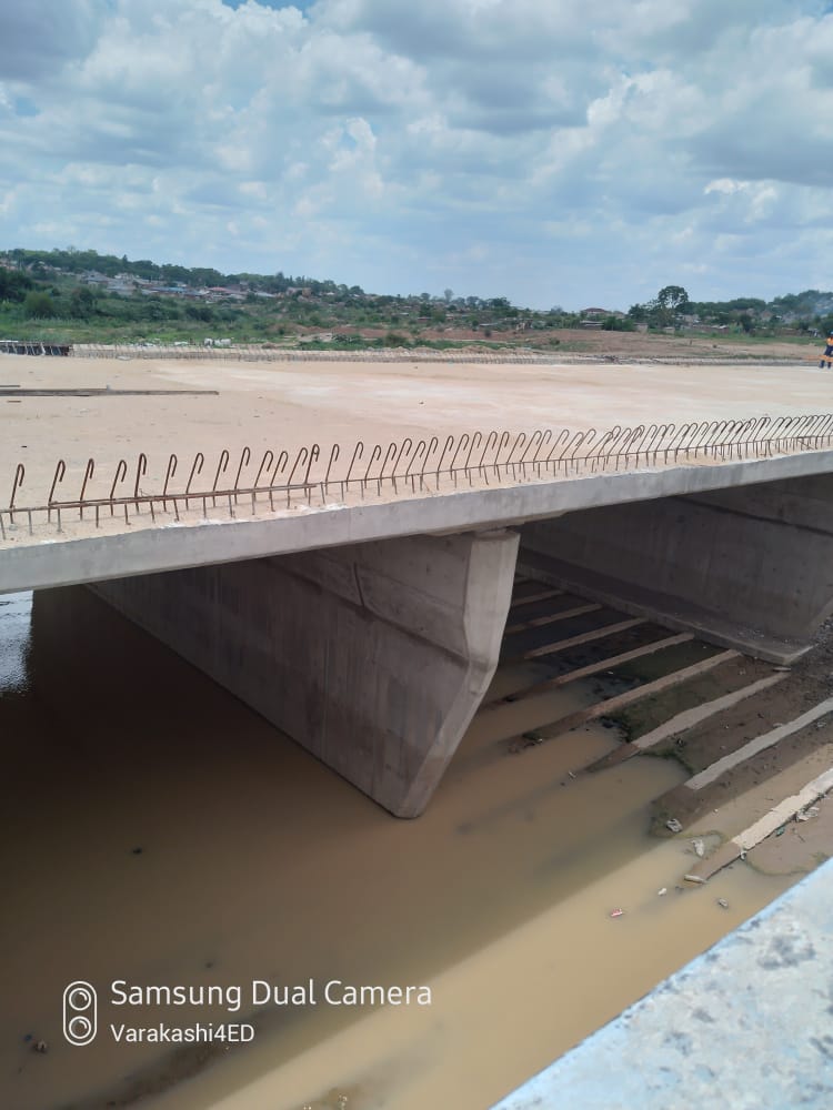 NNehoreka's tweet photo. The #nyikainovakwanevenevayo concept has really taken ๐ฟ๐ผ by storm. The Cinstruxtion of Mbudzi Interchange is progressing very well and residents around it are hailing it as a #realgamechanger n hailing @edmnangagwa as a pragmatic n #development focused leader!
#BuildZimbabwe https://t.co/PZVpSNCVeF