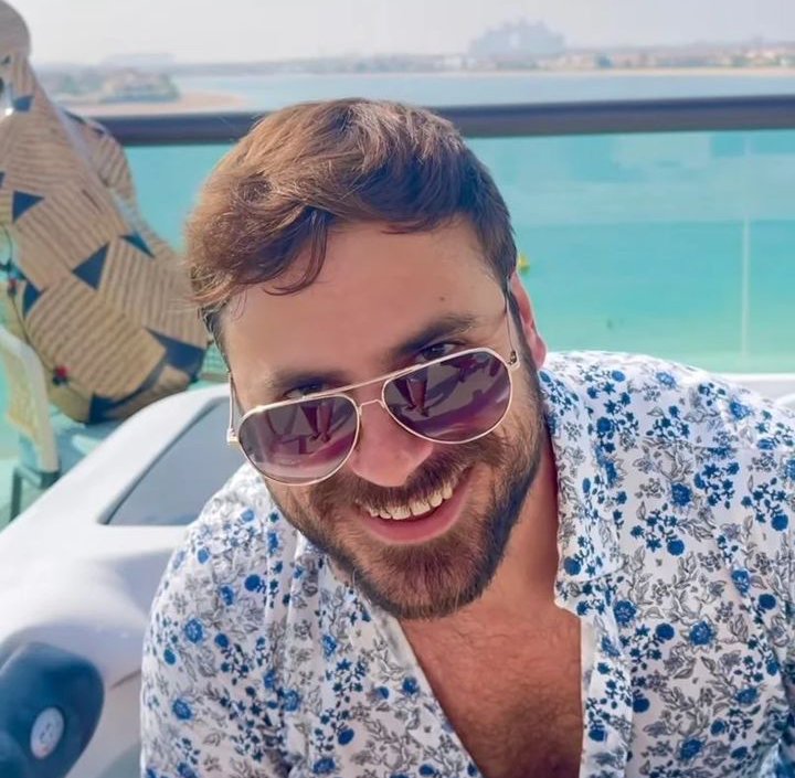 heeishauser's tweet image. Smile of love 💓🌹