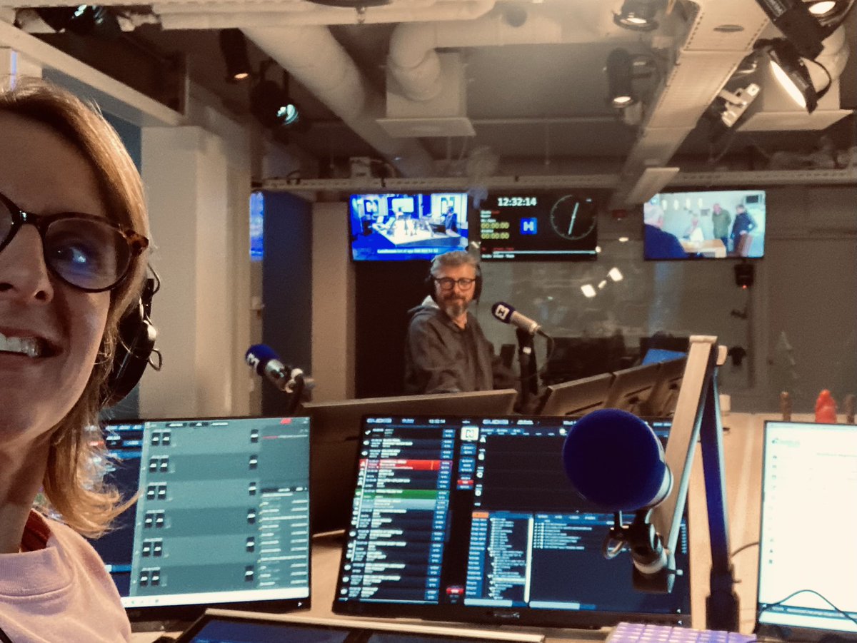 Een halve Bar en een hele Rob als #nieuwslezer. We zijn er met het laatste nieuws en mooie gesprekken ! #lunchroom <a href="/NHNieuws/">NH Nieuws</a>