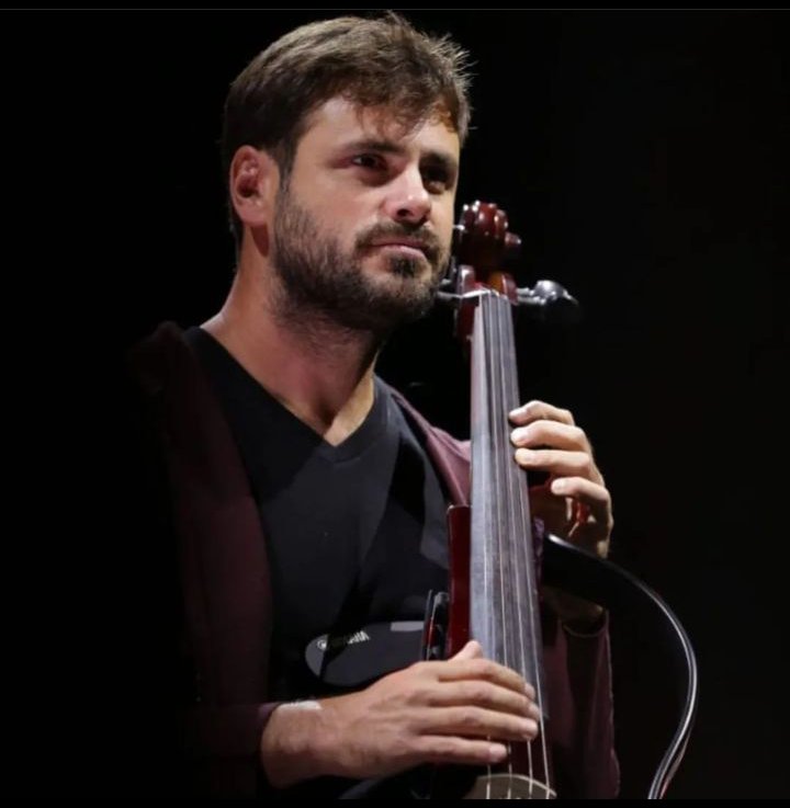 heeishauser's tweet image. I see the fire of romance in your eyes 😍🌹